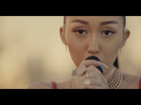 Noah Cyrus - The End Of Everything (Live From Freehand LA)