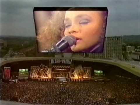 Whitney Houston - Live in London (Pt. 4/8) - Where Do Broken Hearts Go