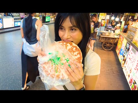 China Street Food Tour!! 🇨🇳 Xi'an Muslim Quarter | Sheep Hooves, Noodles, Lamb Skewers