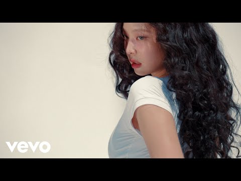 JENNIE - Mantra (Official MV Behind The Scenes)